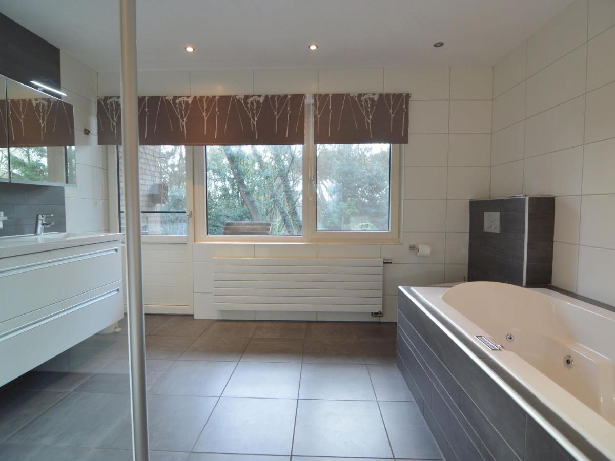 Stunning Villa In Venhorst With Sauna מראה חיצוני תמונה