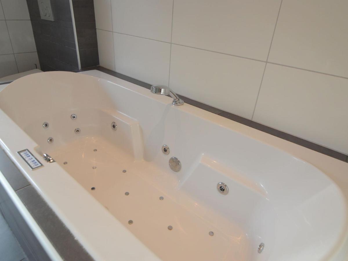 Stunning Villa In Venhorst With Sauna מראה חיצוני תמונה