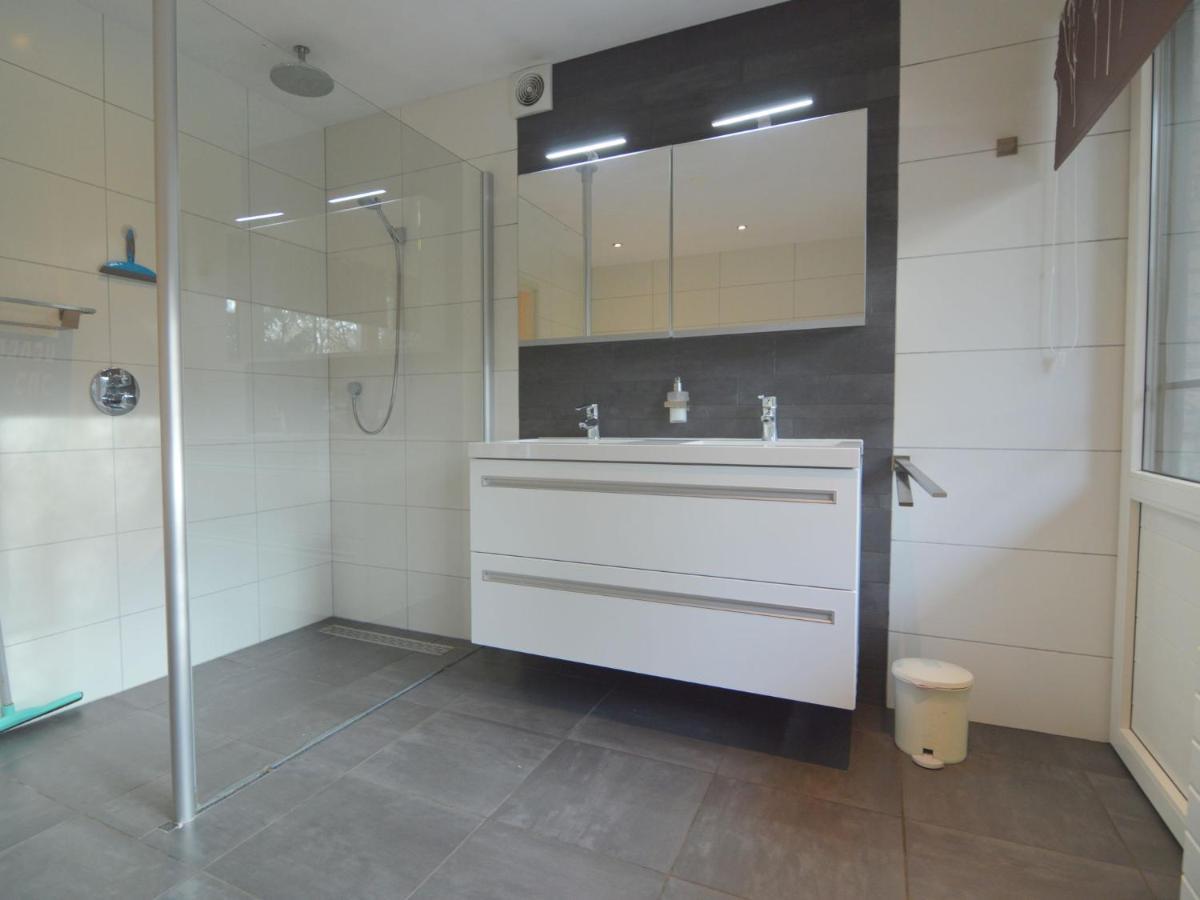Stunning Villa In Venhorst With Sauna מראה חיצוני תמונה