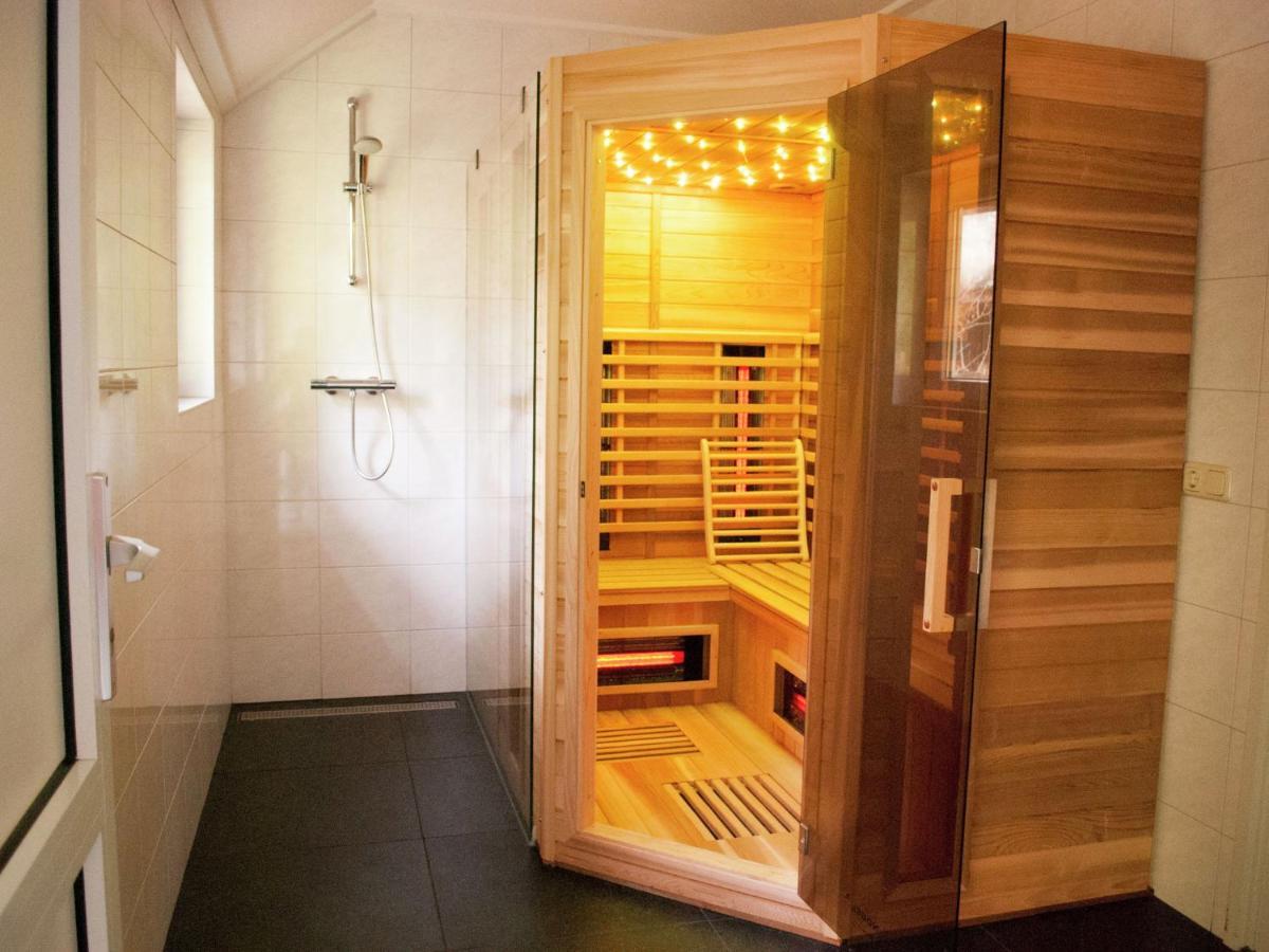 Stunning Villa In Venhorst With Sauna מראה חיצוני תמונה